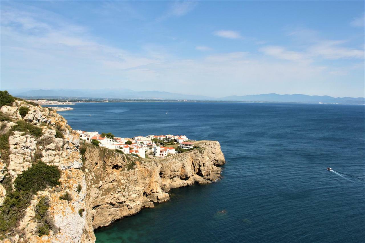 Lluna L' Escala Kültér fotó